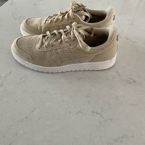 ASICS Women’s Japan S, size 8